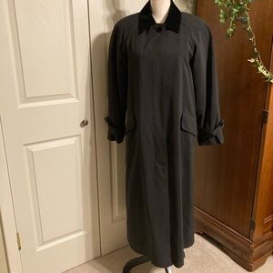 Anne Klein long black trench coat with detachable lining. Size 6 petite